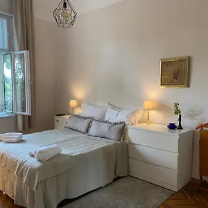 Apartman Major, Budapest
